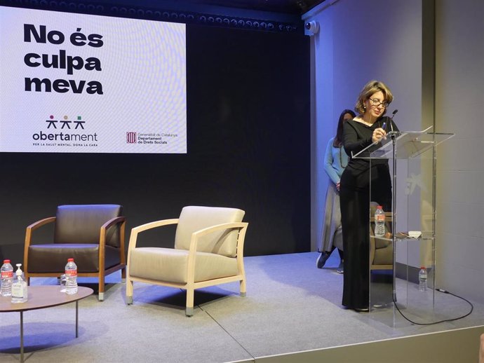 La presidenta de Obertament, ngels Bardají, en un acto de la campaña 'No es culpa mía'