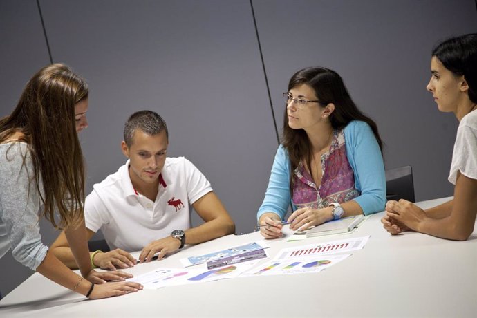 Archivo - Foto de archivo de trabajadores. 