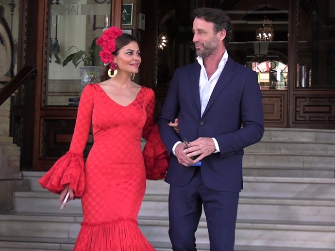 María José Suárez y Álvaro Muñoz Escassi, en la Feria de Abril