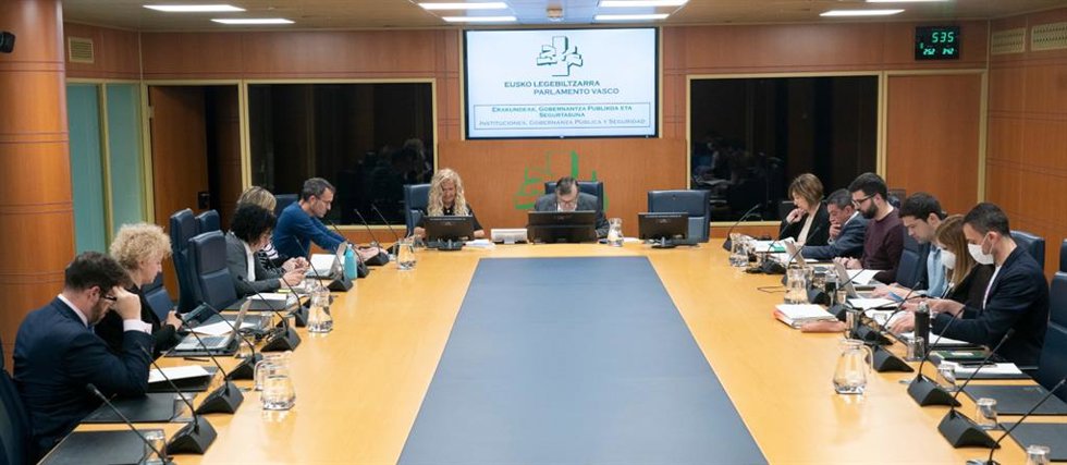 Reunión de la Comisión de Instituciones