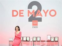 La Comunidad entrega las condecoraciones del Dos de Mayo "a hombres y mujeres que sirven de inspiración" a Madrid