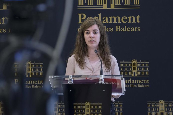 Archivo - La portavoz adjunta de Unidas Podemos en el Parlament, Esperana Sans.