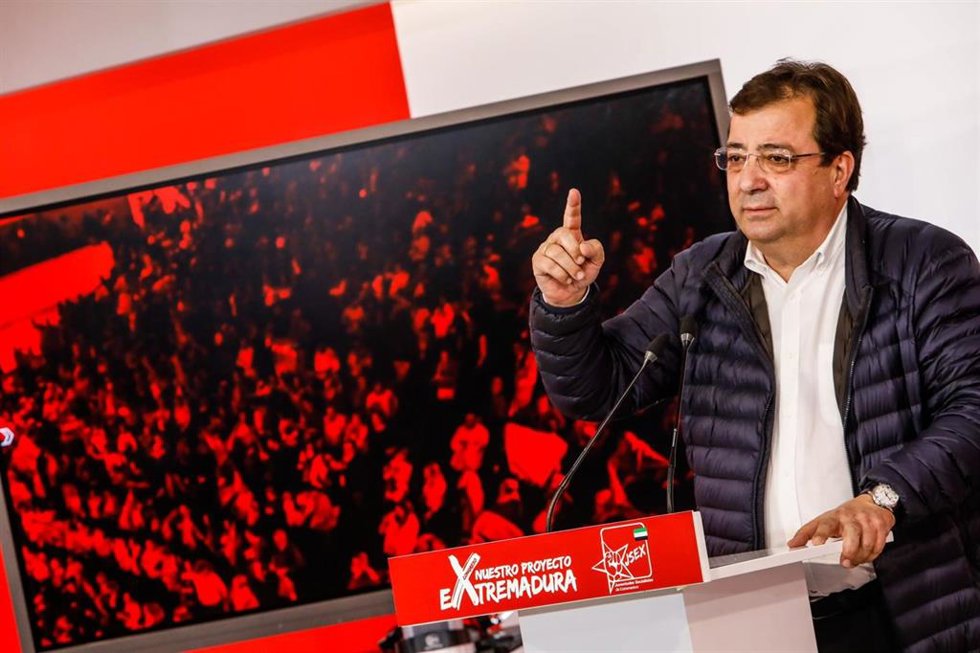 Archivo - Guillermo Fernández Vara en una imagen de archivo en un acto del partido