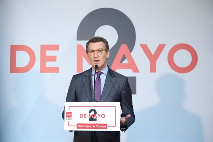 El nuevo presidente del Partido Popular, Alberto Núñez Feijóo, interviene en una rueda de prensa previa a un acto de la Comunidad de Madrid para conmemorar el 2 de mayo, en la Real Casa de Correos, a 2 de mayo de 2022, en Madrid (España). 