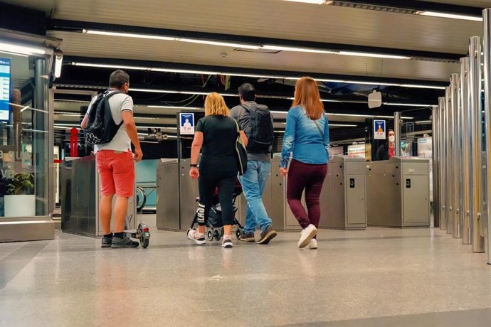 Primer domingo de metro gratuito en Valncia