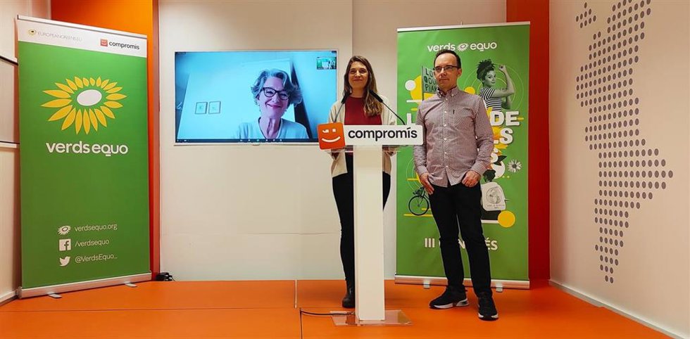 La copresidenta del Partido Verde Europeo, Evelyne Huytebroeck; la delegada de Verds Equo en el Partido Verde Europeo, Paula Espinosa, y el portavoz de la formación valenciana, Natxo Serra