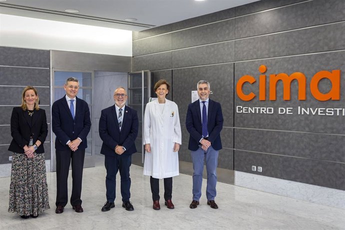 El consejero Cigudosa, con el Comité de Dirección del Cima Universidad de Navarra