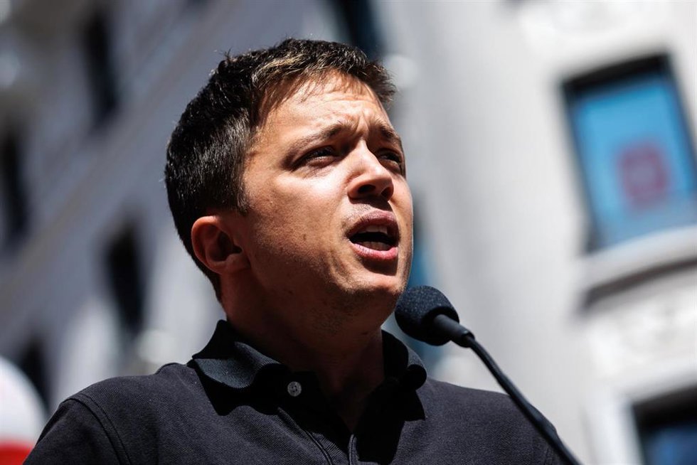 El líder de Más País y diputado en el Congreso, Iñigo Errejón, interviene tras la marcha por el Día Internacional de los Trabajadores o Primero de Mayo, en la Gran Vía, a 1 de mayo de 2022, en Madrid (España).