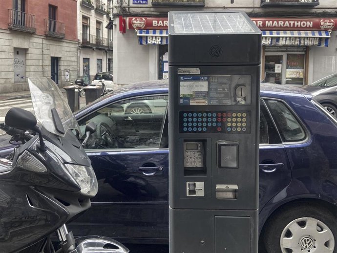 Archivo - Un parquímetro el día en el que se reanuda el  Servicio de Estacionamiento Regulado (SER) 