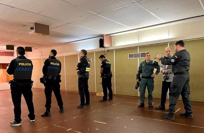 Ejecutivo regional y la Guardia Civil organizan un curso de prácticas de tiro para sesenta policías locales de La Rioja