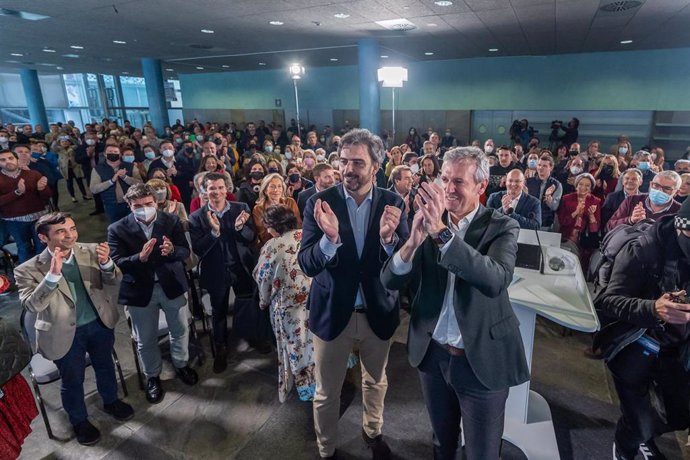 Alfonso Rueda, candidato a presidir el PPdeG, junto al presidente provincial del PP coruñés, Diego Calvo