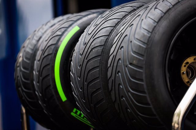 Neumáticos intermedios de la marca Pirelli para el Gran Premio de la Emilia-Romaña 2022