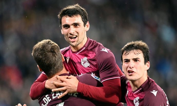 Los jugadores de la Real Sociedad B celebran uno de sus goles ante el Valladolid en LaLiga SmartBank 2021-2022