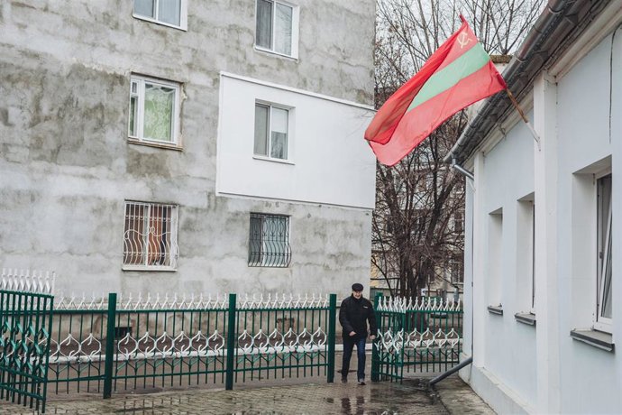 Archivo - Bandera de la república de Transnistria en Tiraspol