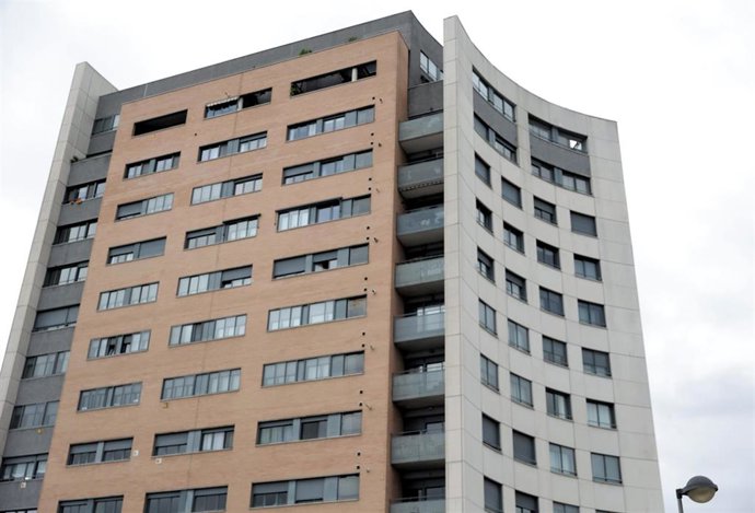 Archivo - Bloques de edificios habitados 