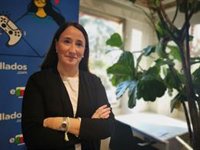 Charo Sádaba: "Me parece una enorme insensatez dar un móvil sin educación previa"