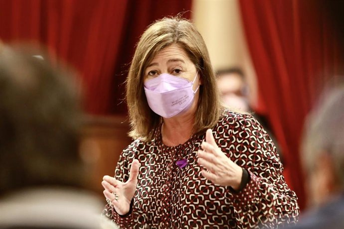 Archivo - La presidenta del Govern, Francina Armengol, durante el pleno del Parlament. Archivo.