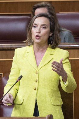 La secretaria General del Partido Popular y portavoz del partido, Cuca Gamarra, interviene en una sesión plenaria, en el Congreso de los Diputados, a 27 de abril de 2022, en Madrid (España). 