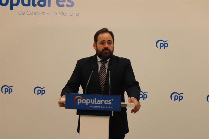 El presidente regional del Partido Popular, Paco Núñez, en rueda de prensa.