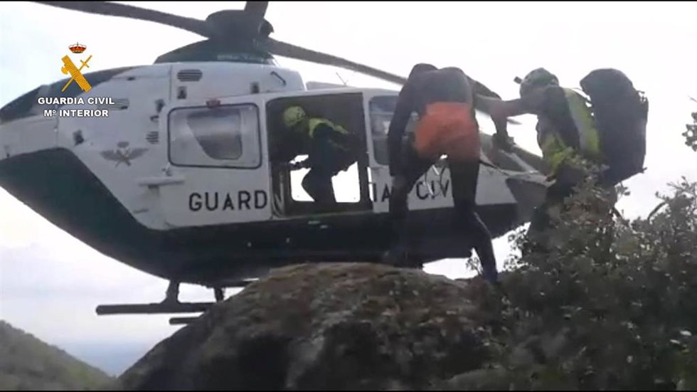Rescate a un barranquista accidentado en una garganta de Losar de la Vera