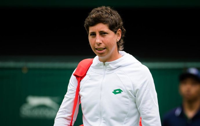 Archivo - La tenista española Carla Suárez Navarro, antes de jugar la primera ronda de Wimbledon 2021 ante la australiana Ashleigh Barty.