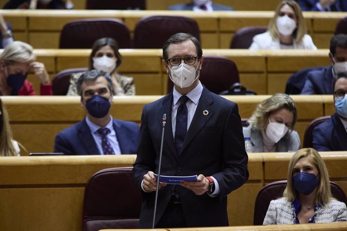 Archivo - El portavoz del PP en el Senado, Javier Maroto, interviene en una Sesión de Control en el Senado, a 21 de diciembre de 2021, en Madrid (España). El Senado celebra su última sesión plenaria del año, en la que previsiblemente, se aprobarán los P