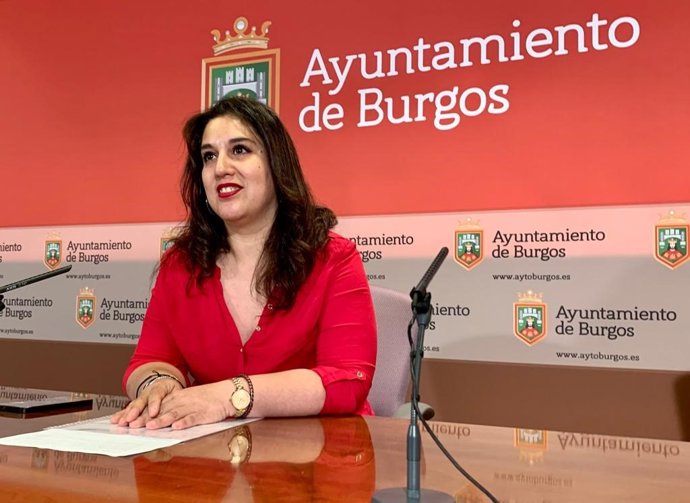 La concejal de Mujer del Ayuntamiento de Burgos, Estrella Paredes, durante la presentación de la programación de mayo.