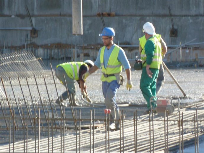 Archivo - Albañiles, obreros, construccion, obras 