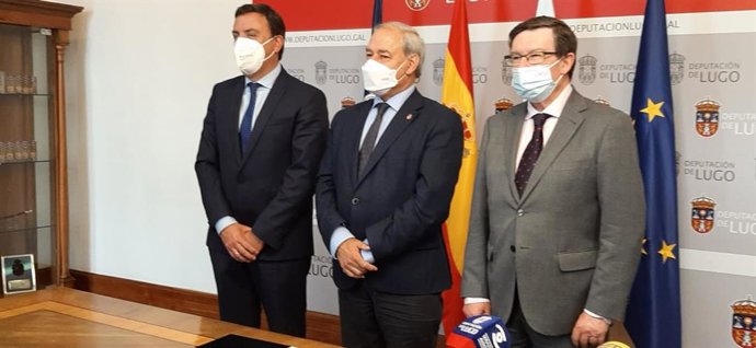 Los presidentes de las diputaciones de Lugo, José Tomé, de A Coruña, Valentín González Formoso, y el responsable de Economía de la de Pontevedra, Carlos Font, en un acto en Lugo.