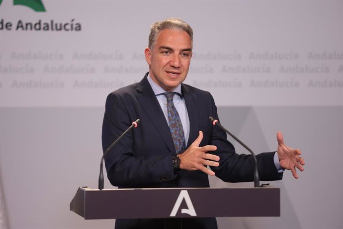 El consejero de la Presidencia, Administración Pública e Interior y portavoz del Gobierno andaluz, Elías Bendodo, en la rueda de prensa posterior a la reunión del Consejo de Gobierno.