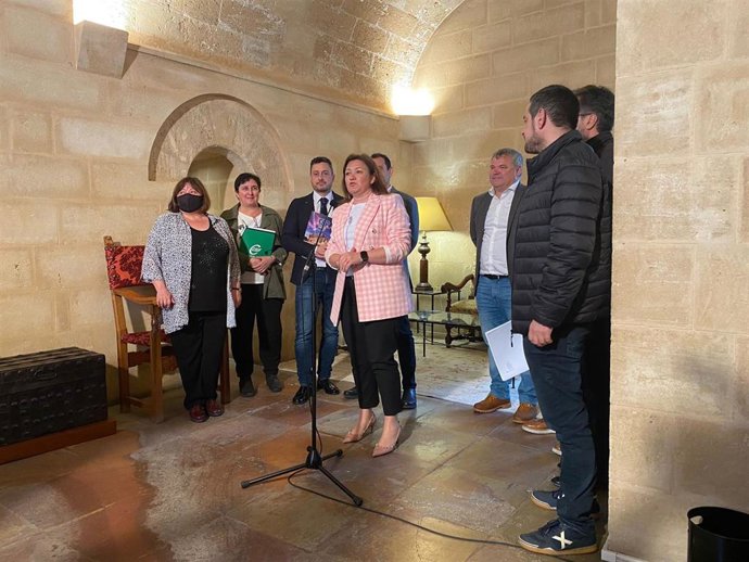 La consellera de Presidencia, Función Pública e Igualdad, Mercedes Garrido, en rueda de prensa.