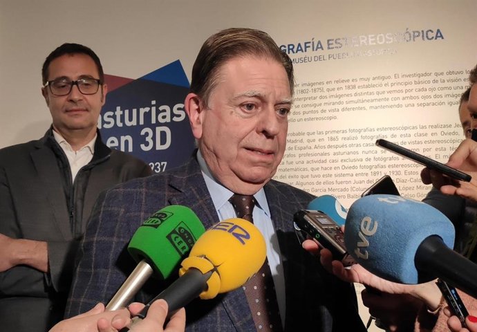 El alcalde de Oviedo, Alfredo Canteli, atiende a los medios en una imagen de archivo