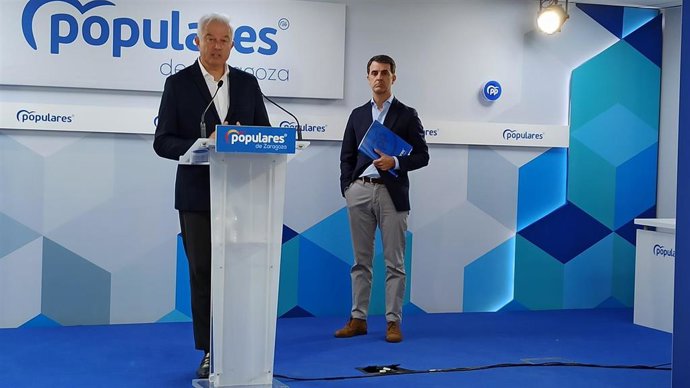 Los diputados del PP en el Congreso por Zaragoza, Eloy Suárez y Pedro Navarro.