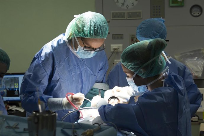 Archivo - Cirugía en el Hospital Marqués de Valdecilla