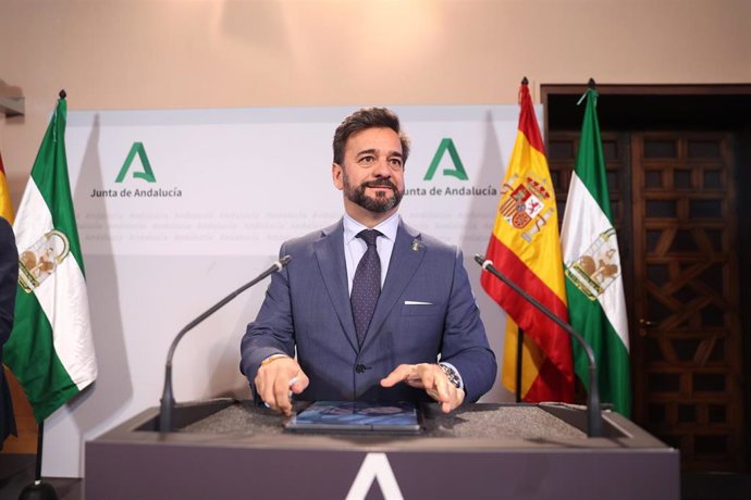 El consejero de Educación y Deporte de la Junta de Andalucía, Manuel Alejandro Cardenete, en rueda de prensa tras la reunión del Consejo de Gobierno.