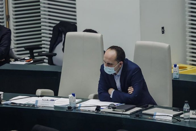 Archivo - El concejal de Recupera Madrid, José Manuel Calvo, en una sesión plenaria en el Ayuntamiento de Madrid 