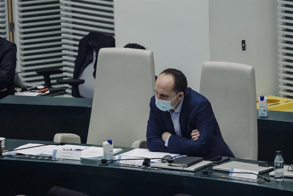 Archivo - El concejal de Recupera Madrid, José Manuel Calvo, en una sesión plenaria en el Ayuntamiento de Madrid