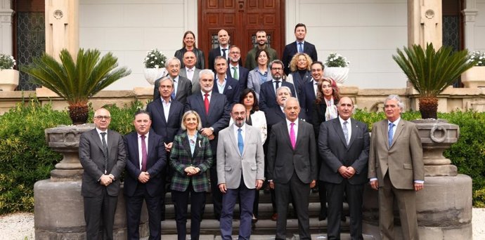 El presidente de Aragón, Javier Lambán, se reúne con el Consejo Empresarial y Comité Ejecutivo de CEOE Aragón.