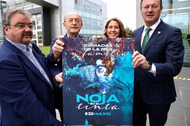 Los consejros y el alcalde de Noja en la presentación del cartel de 'Noja en su tinta'