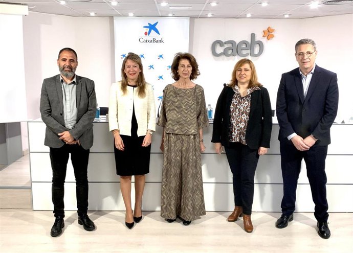 El director general de Formación Profesional y Enseñanzas Artísticas Superiores, Antoni Baos, participa en la Jornada organizada por CaixaBank Dualiza y la Confederación de Asociaciones Empresariales de Baleares (CAEB).