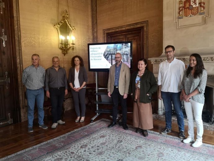 El Govern y el Consell de Mallorca firman el protocolo para la mejora y adecuación del matadero de Manacor.