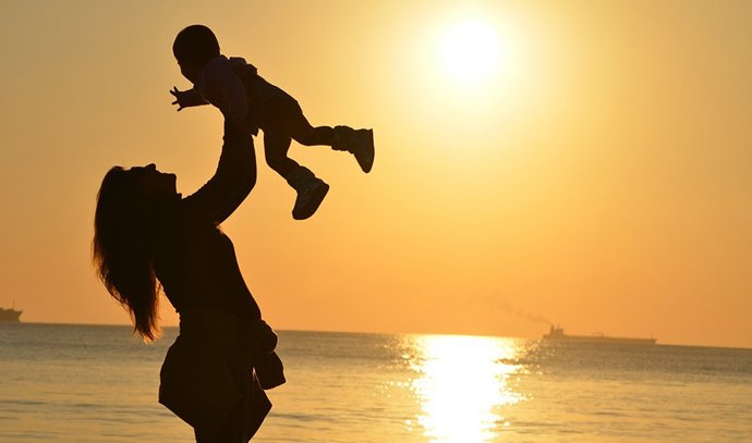 Madre, bebé, niño, adopciones