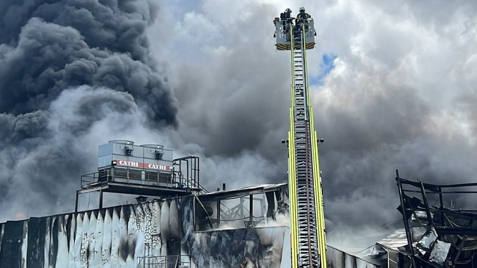Arde sin heridos una nave cárnica junto al Matadero de Getafe