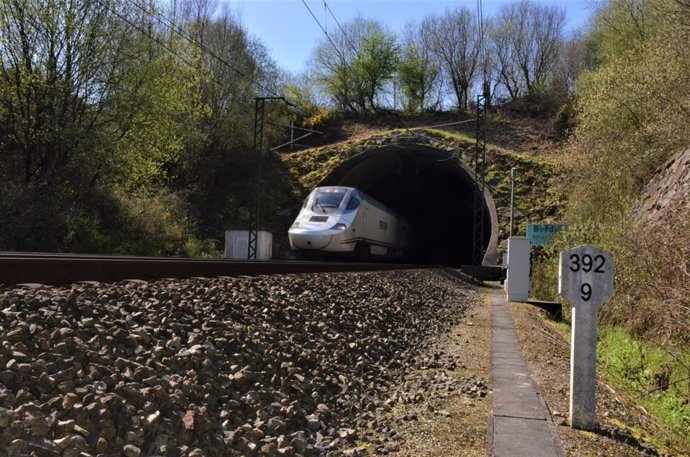 Túnel en la línea de tren A Coruña-Santiago