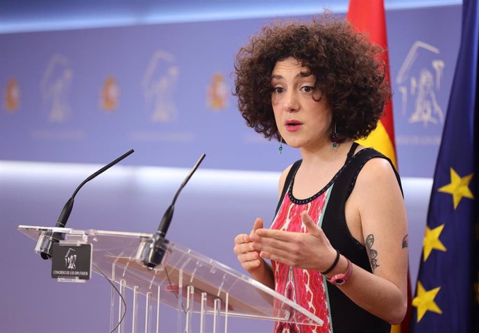 La diputada de Unidas Podemos y portavoz de En Comú Podem en el Congreso, Aina Vidal, interviene en una rueda de prensa posterior a una Junta de Portavoces en el Congreso de los Diputados, a 3 de mayo de 2022, en Madrid (España).