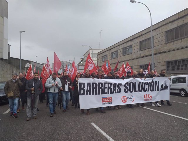 Archivo - Trabajadores del astillero Barreras de Vigo se manifiestan en Beiramar.