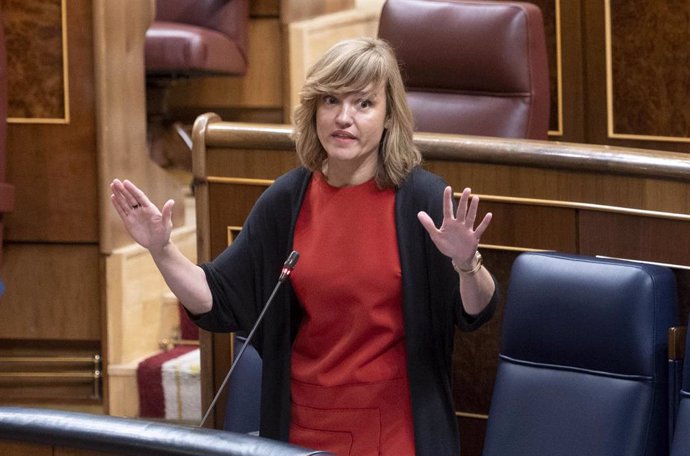 La ministra de Educación y Formación Profesional, Pilar Alegría, interviene en una sesión plenaria, en el Congreso de los Diputados, a 27 de abril de 2022, en Madrid