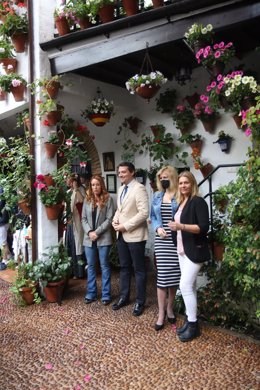 José María Bellido, junto a Lourdes Morales, Marián Aguilar y Rosa María Collado.