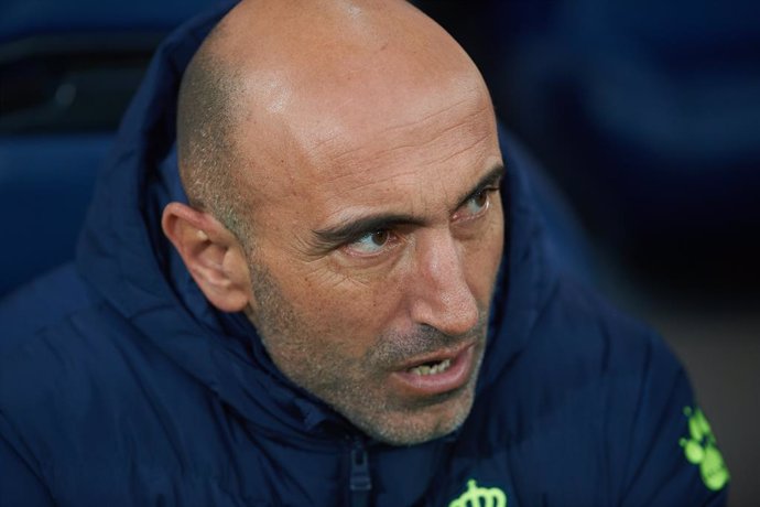 Archivo - Abelardo Fernandez, head coach of Espanyol during the La Liga Santander match between Villarreal CF and RCD Espanyol at Estadio de la Ceramica on January 19, 2020 in Vila-real, Spain