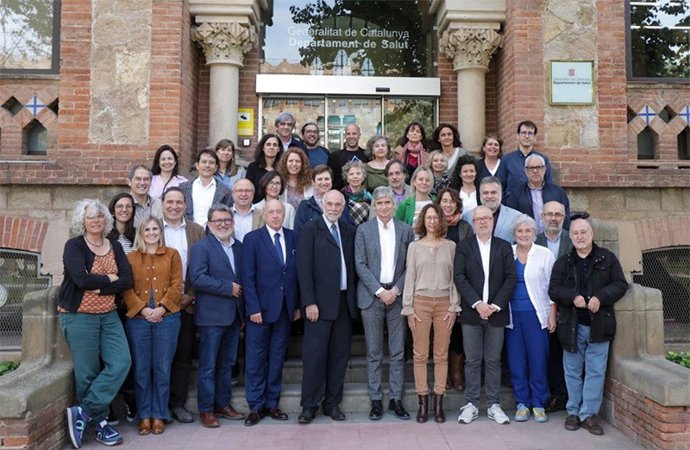 El conseller de Salut, Josep Maria Argimon, al costat del Consell Assessor de Salut Mental i Addiccions